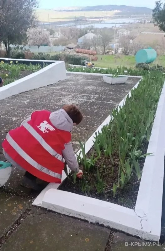 Подготовка к Дню освобождения Керчи и Пасхе: уход за мемориалами и храмами